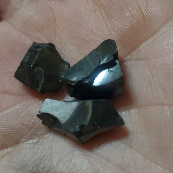 Elite Noble Shungite Crystals 3pcs for EMF, purification etc!!! - Picture 2 of 2